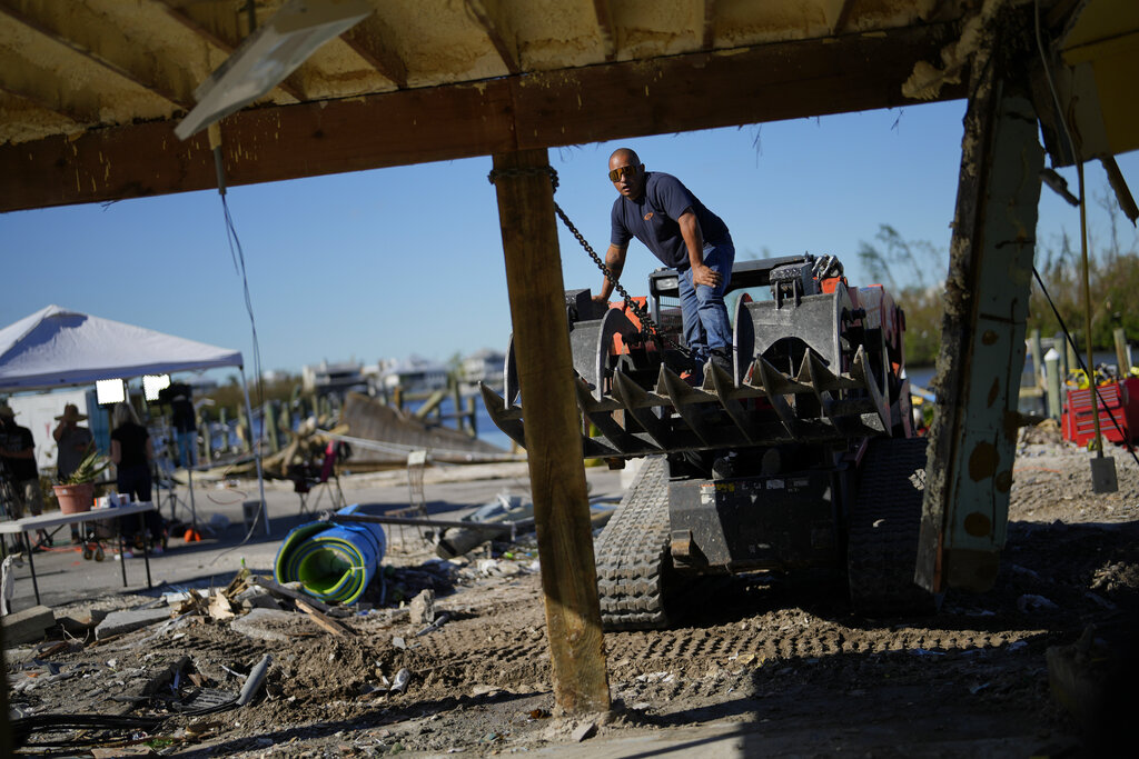 FEMA says a record amount of aid is coming to Hurricane Ian victims amid rescues - Vimarsana News