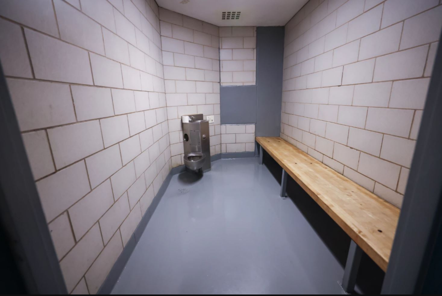 https://npr.brightspotcdn.com/9a/46/19c9c0c349dd8c6ac1185b20d0a3/031825-tarrant-county-jail-fwr.JPG