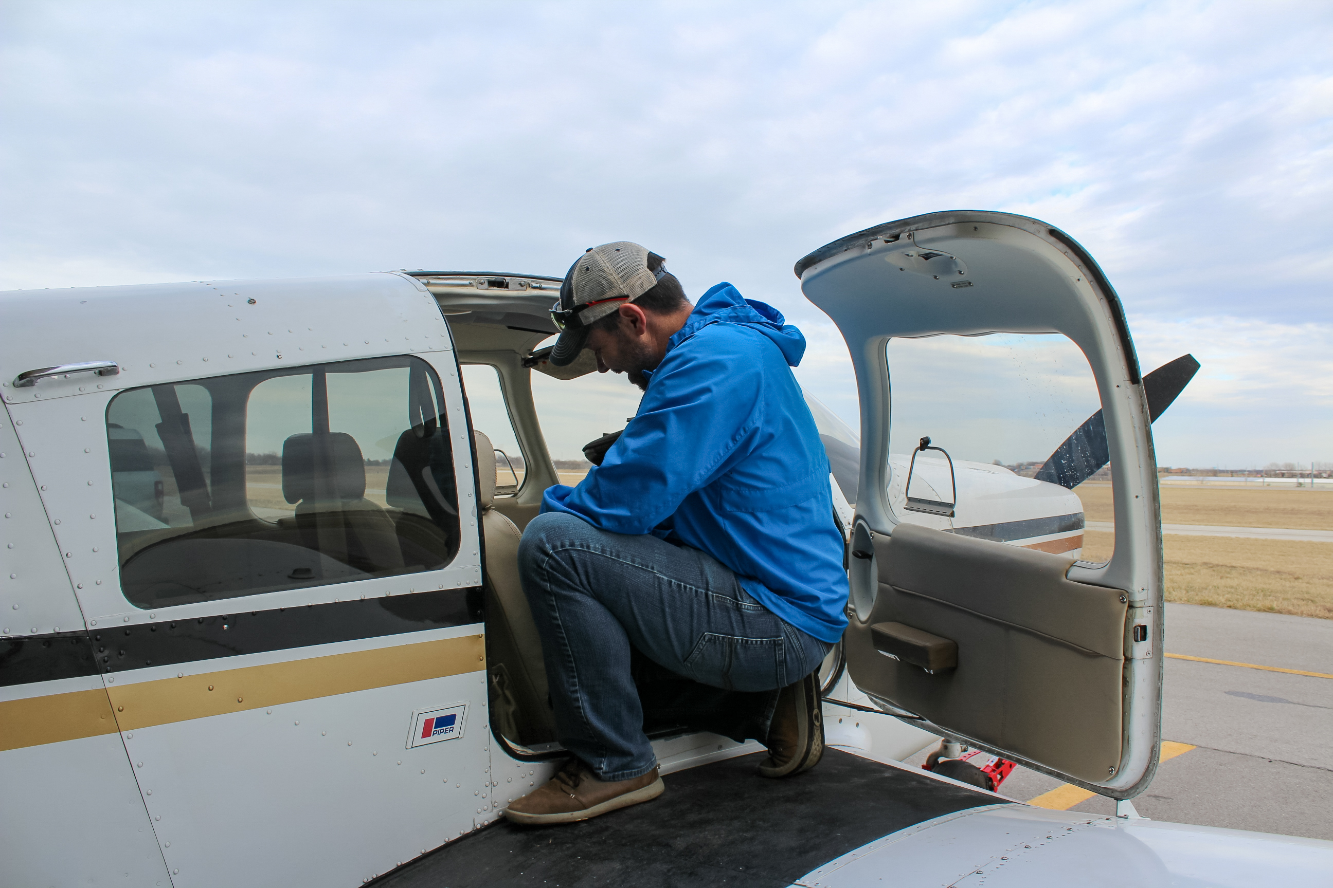 Small planes and secrecy: Pilots fly people to Kansas and other states for abortions - Vimarsana News