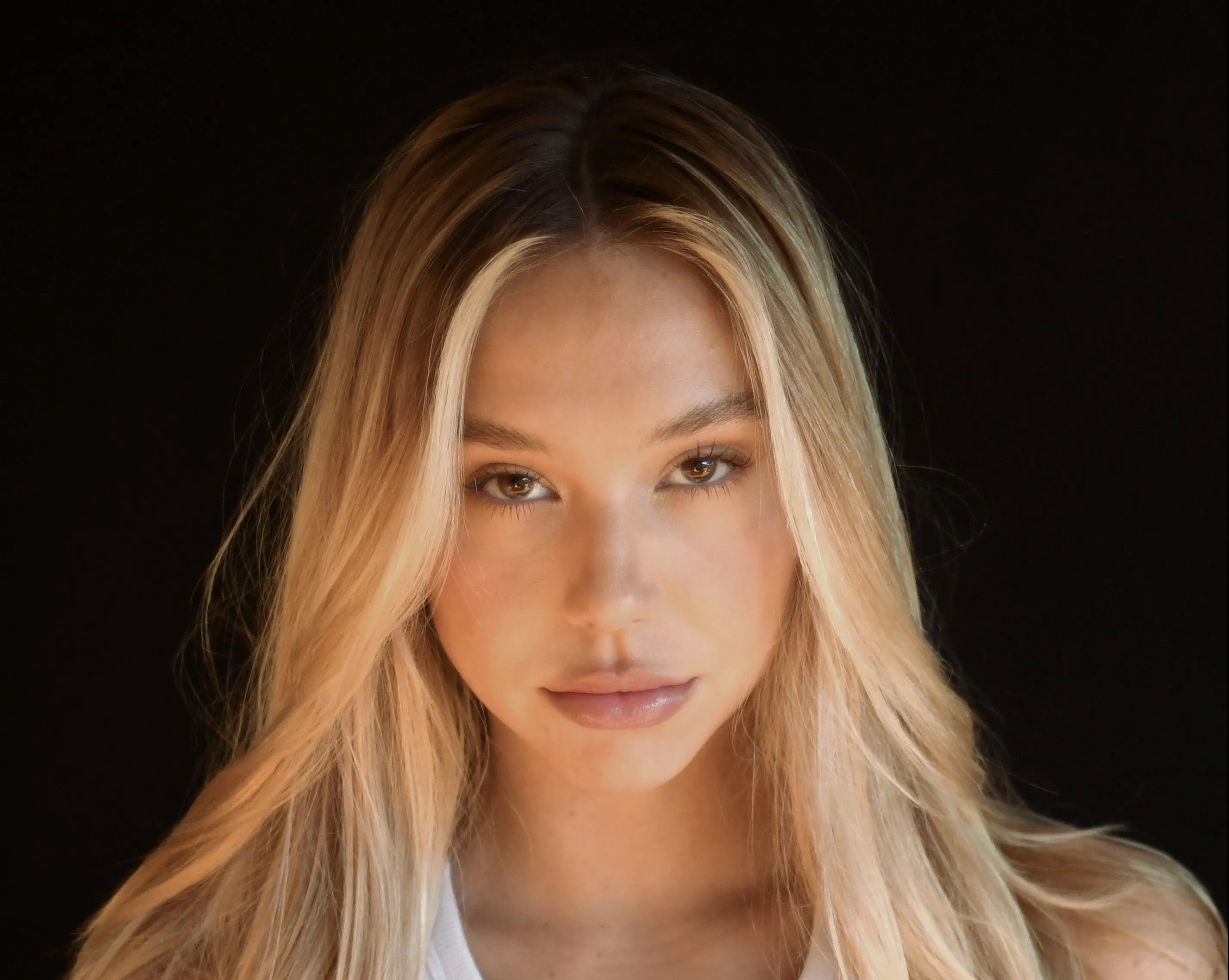 Alexis Ren: "We're becoming so connected and disconnected at the same time"