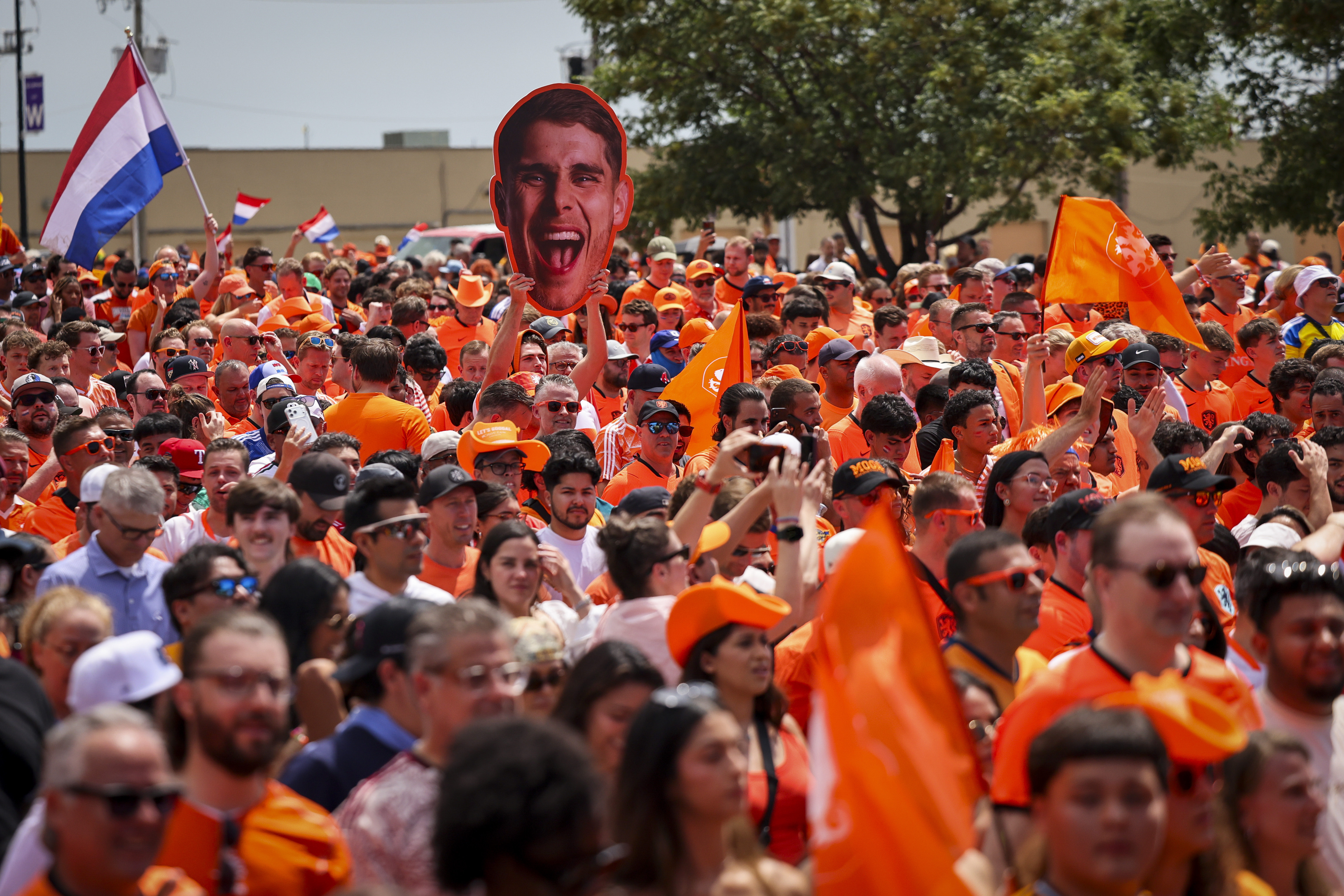 https://npr.brightspotcdn.com/ad/c6/d48b98414533b0cb319a704630ad/06142026-orange-army-netherlands-japan-world-cup-10-kera.JPG
