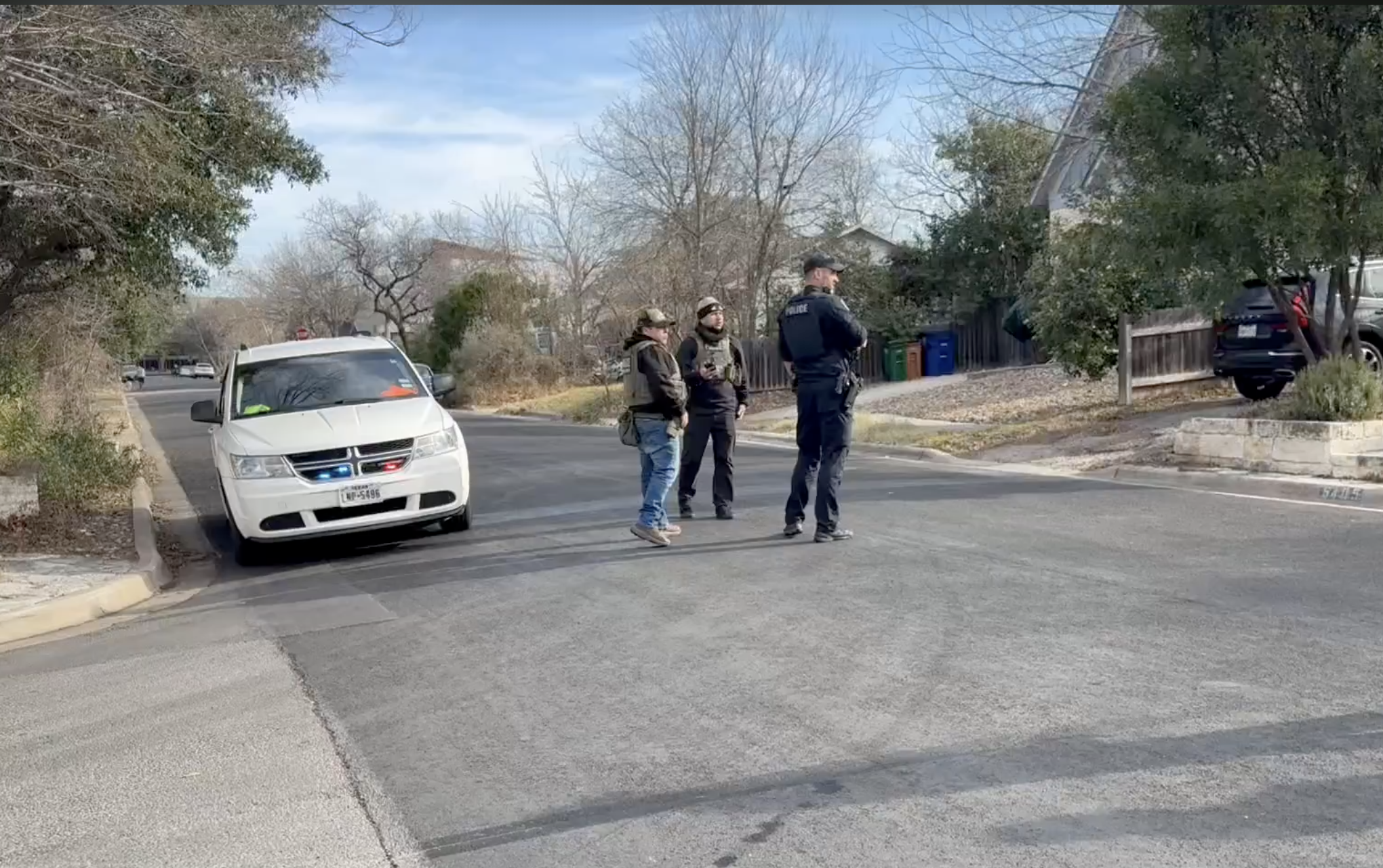 Central Austin neighbors witness ICE chase and arrest | KUT Radio, Austin's  NPR Station