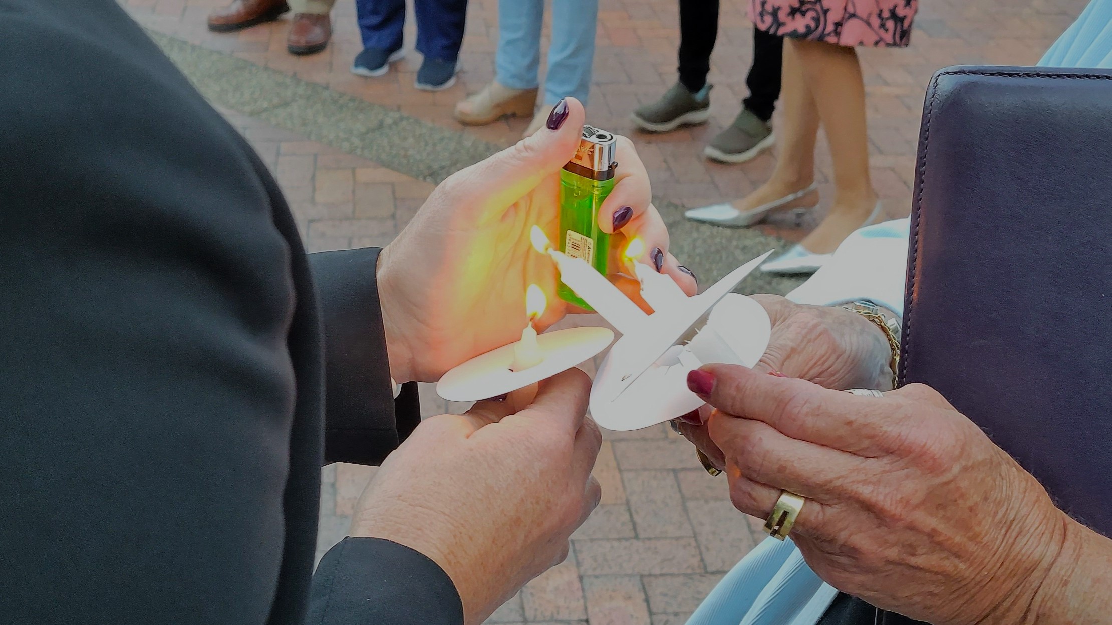 Candlelight vigil fights back against a rash of antisemitic messages in Jacksonville - Vimarsana News