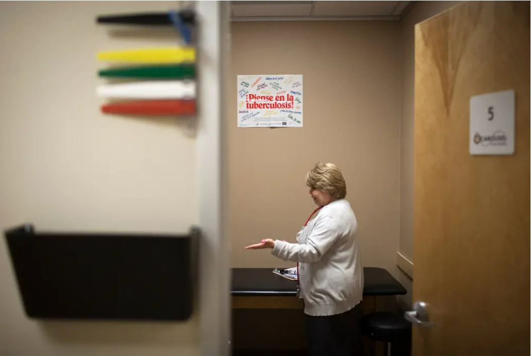 Texas health providers suspend gender-affirming care for kids in response to GOP efforts - Vimarsana News