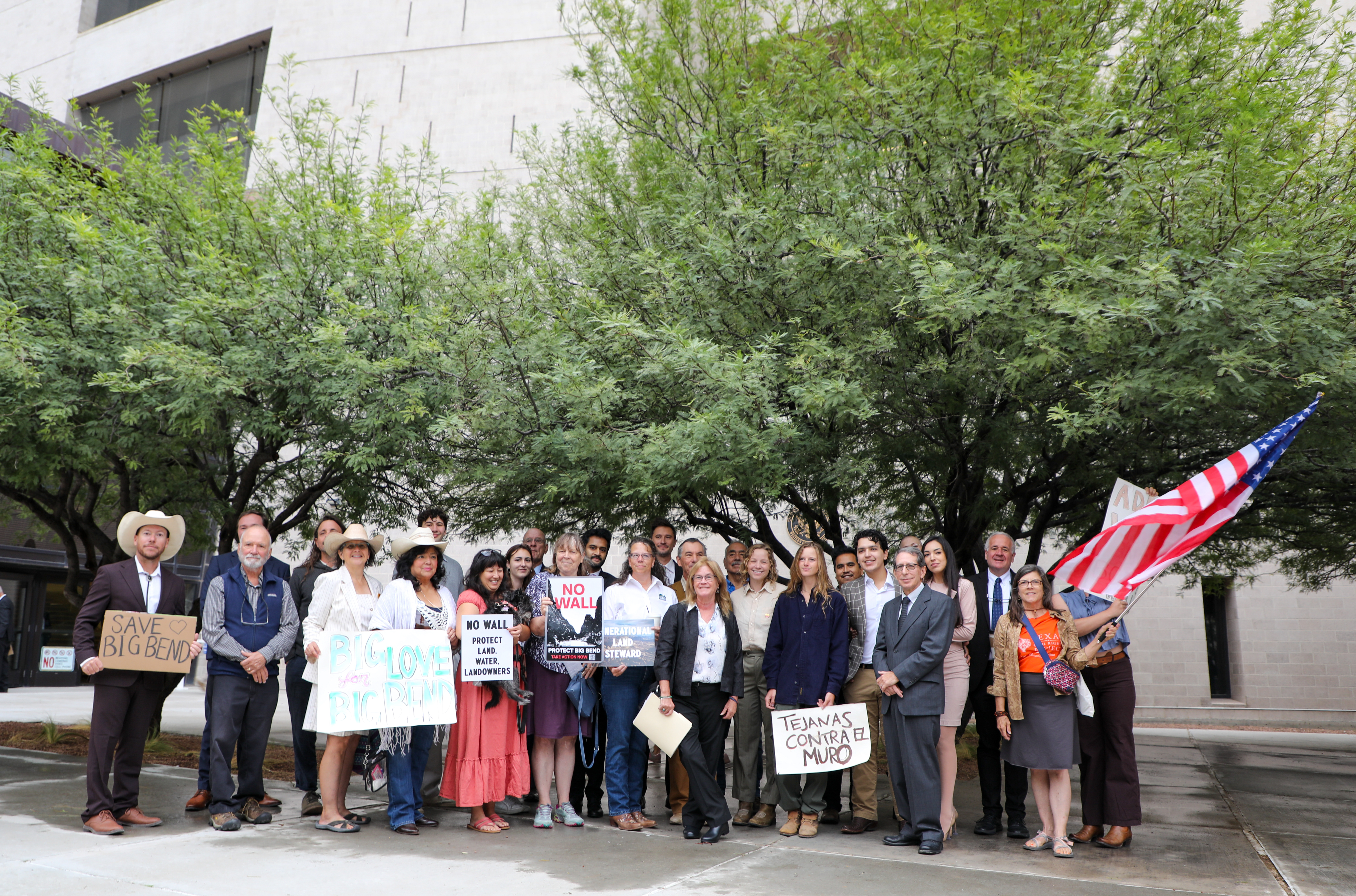 https://npr.brightspotcdn.com/b9/e4/44062a444536a268b6a39f76c3d1/186a3101-2.jpg