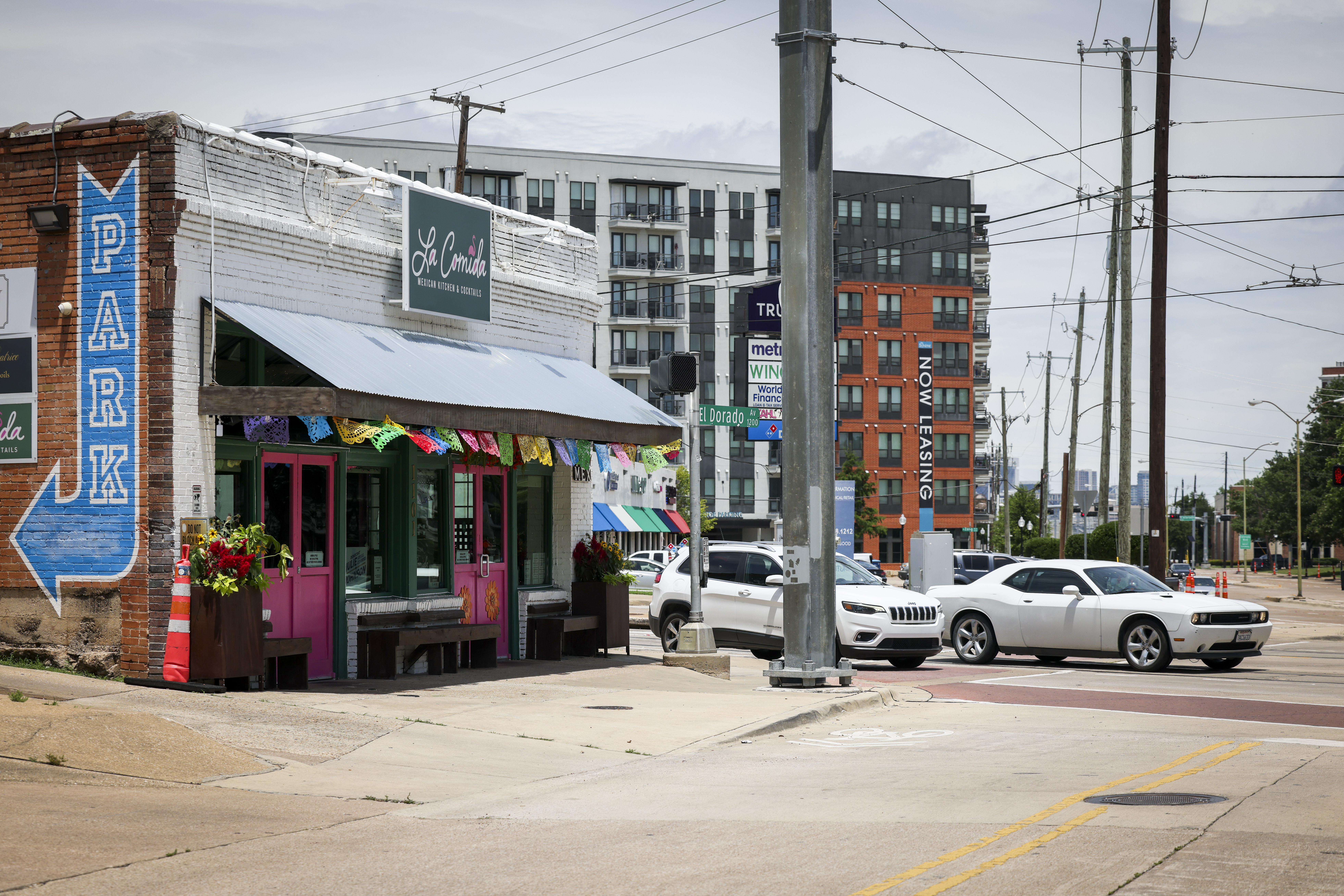 Viaducts connect this Oak Cliff restaurant to downtown. Rerouting could cost business