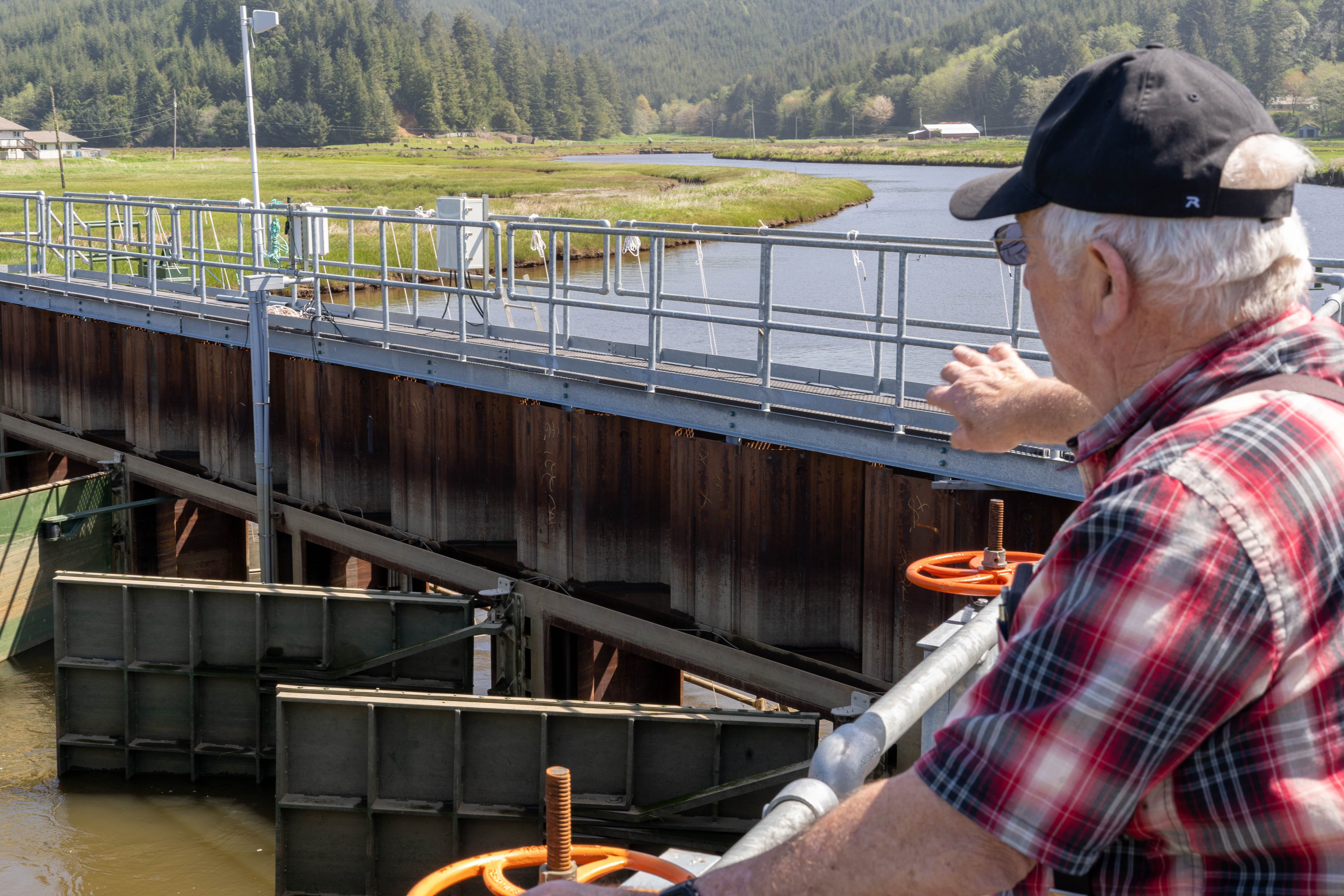 TIDE(イデタツヒロ) OWNERS News features: Oregon tide gates; Chinook Nation; 150-year-old