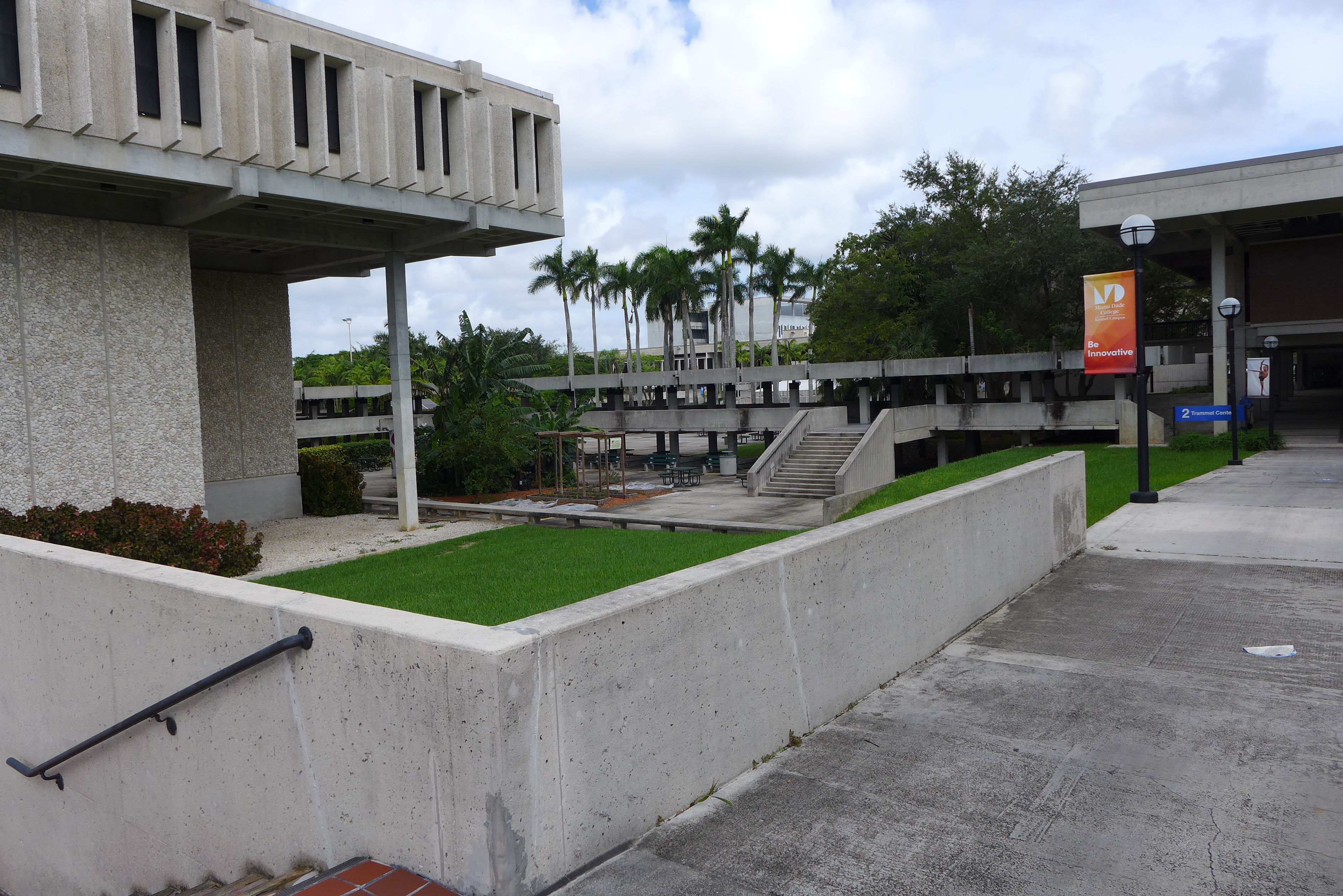 It's Definitely Worrisome.' Miami Dade College Students Slowly Return To  Campus | WLRN