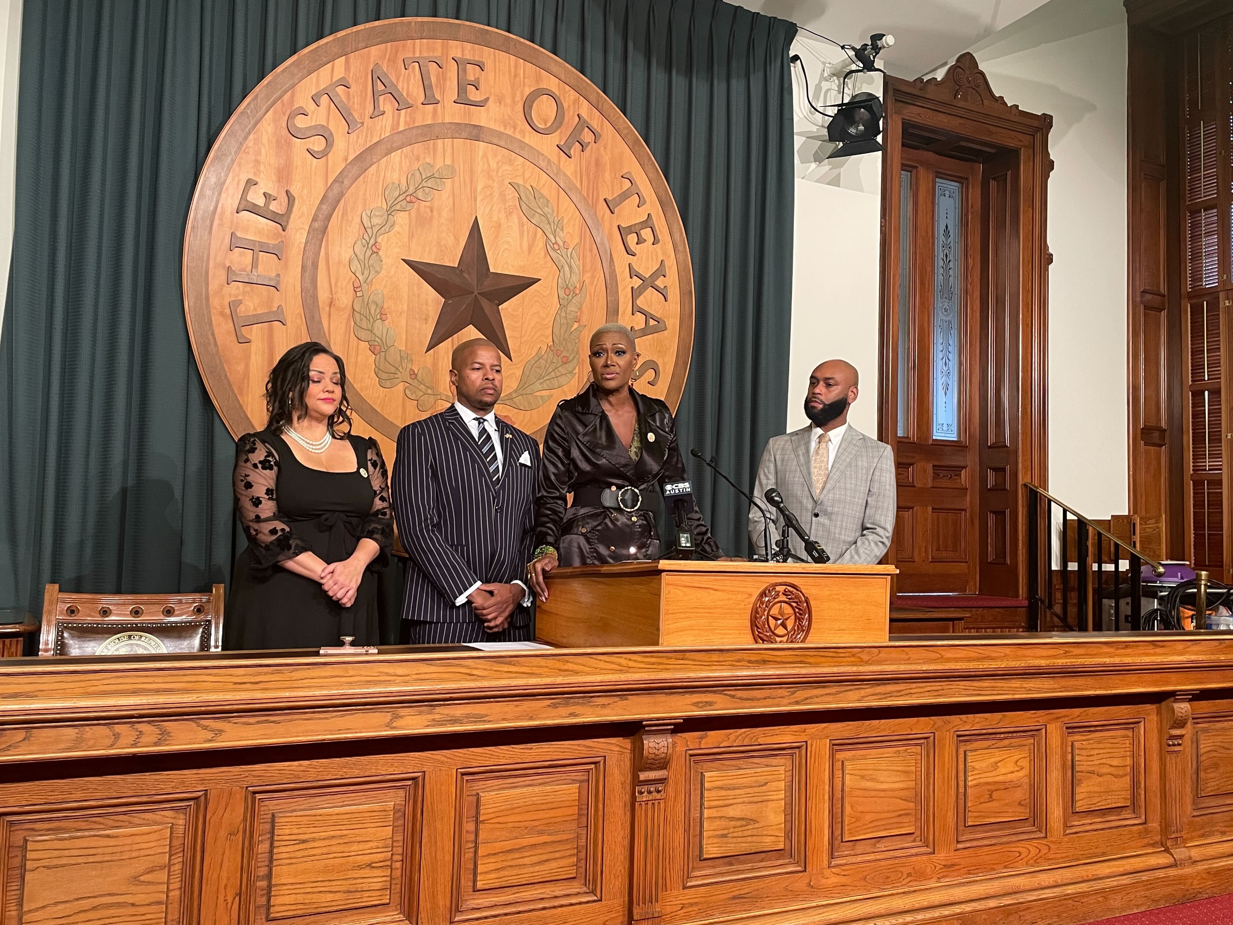 Texas police officers would have to carry liability insurance under proposed law - Vimarsana News