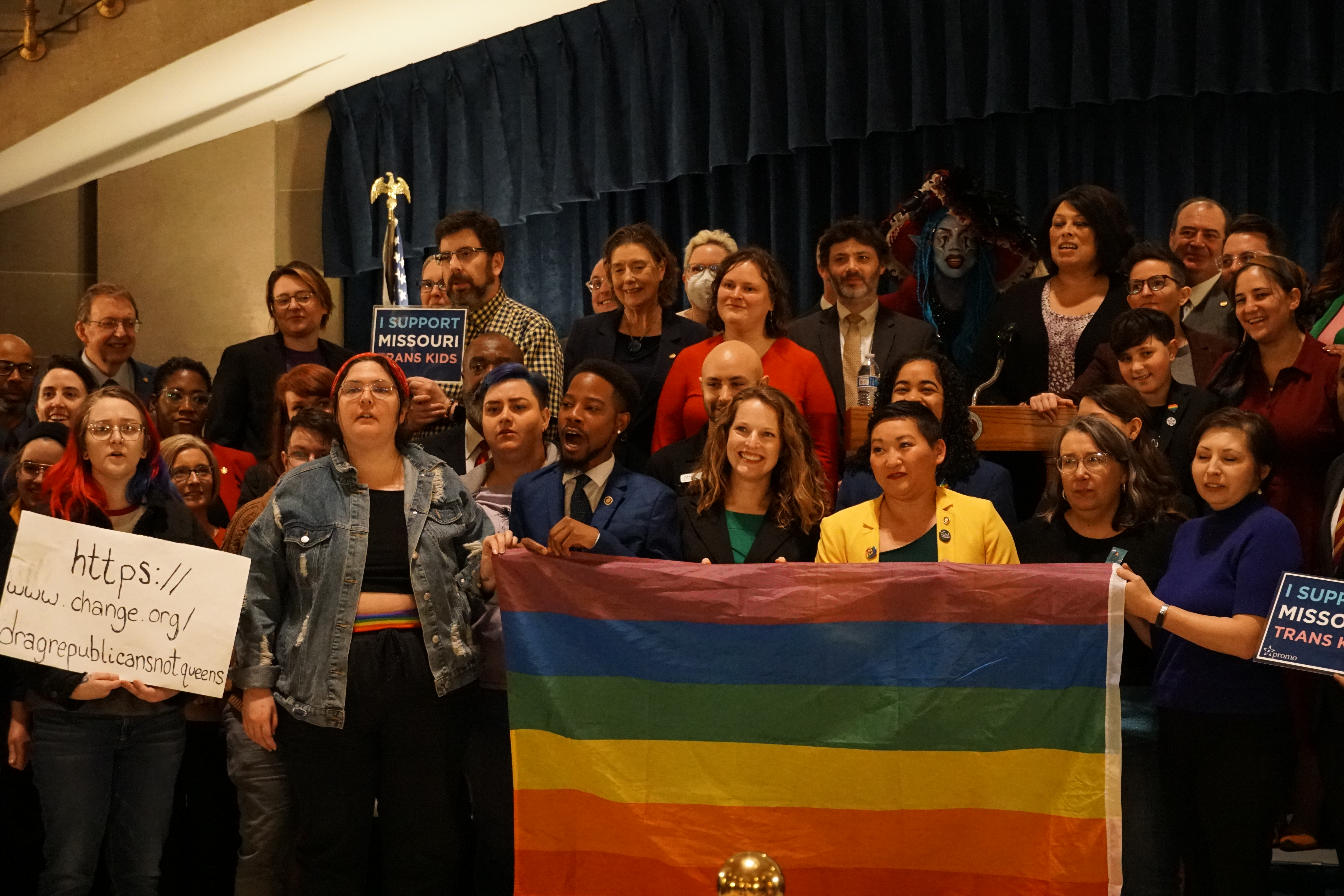 Bills targeting Missouri transgender children and drag shows draw hours of testimony - Vimarsana News