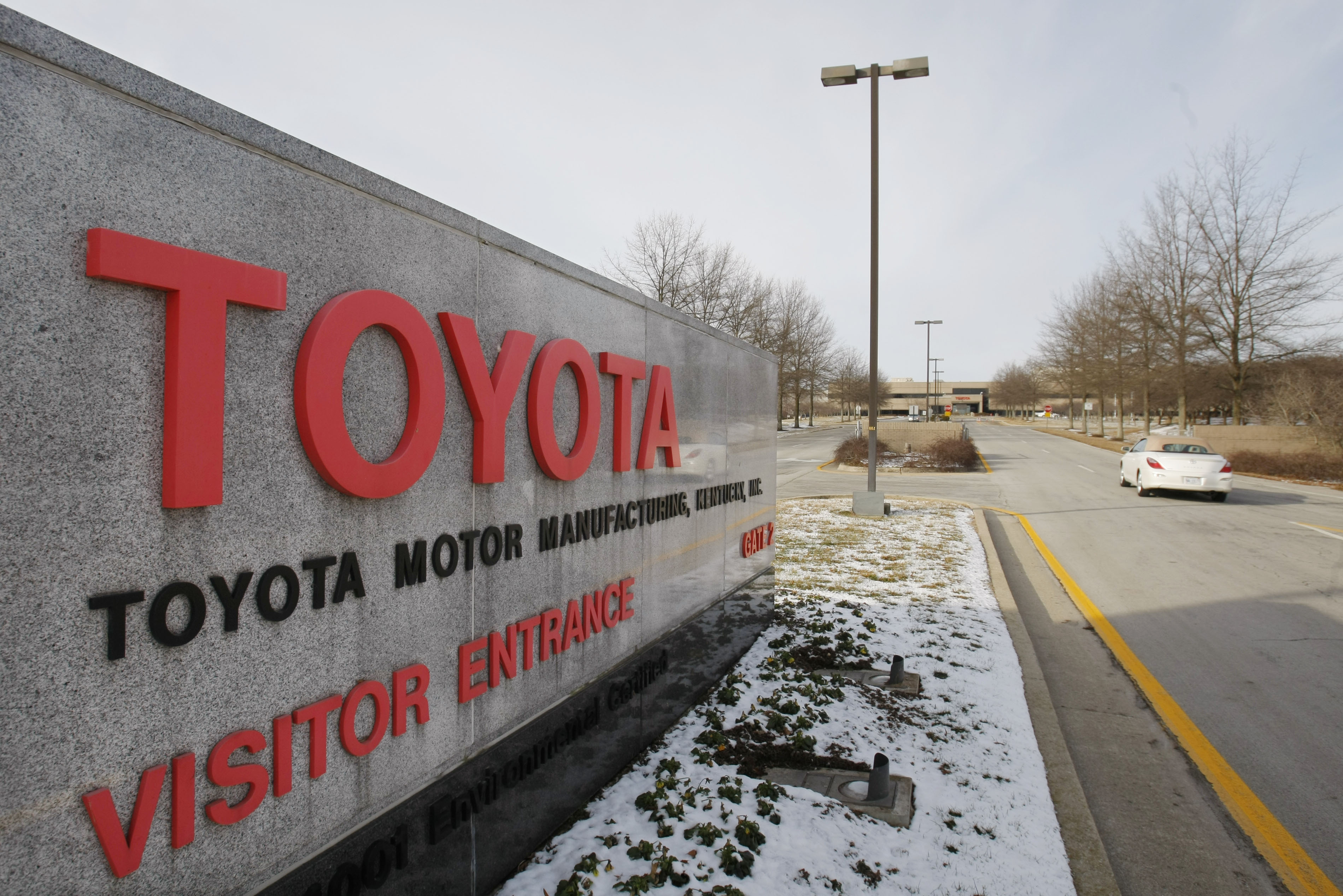 Toyota to invest $922 million to build a new paint facility at its