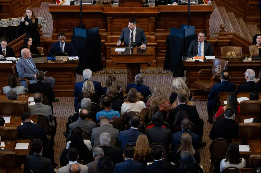 Debate over Texas drag shows intensifies - Vimarsana News
