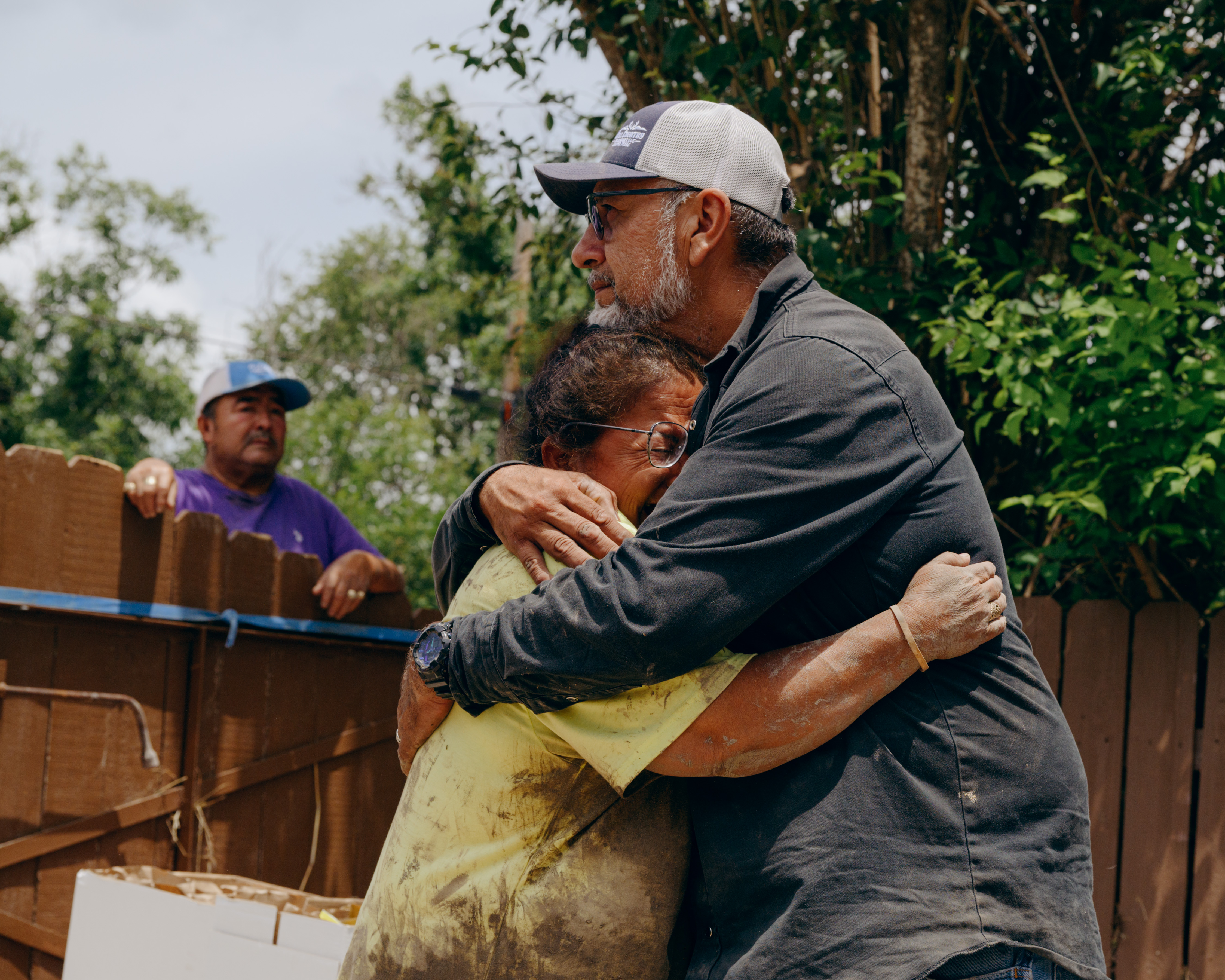 https://npr.brightspotcdn.com/d5/f7/6efe4d8b4c809968bff3f48d1515/20260718-manoosirivelu-kerrvillefloodcleanup-67.jpg