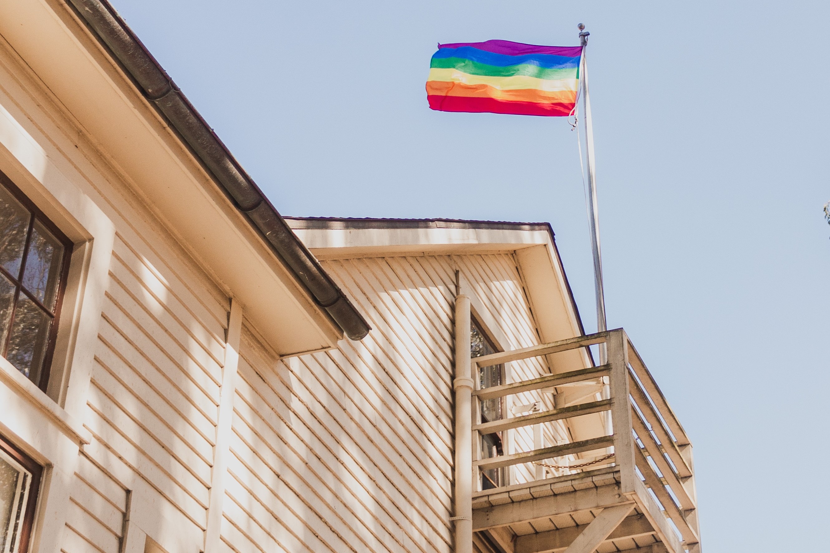 Boshlari orqasida oyoqlari bilan yalangoch qizlar Videoda ozingizni squirtingga qanday erishish mumkin