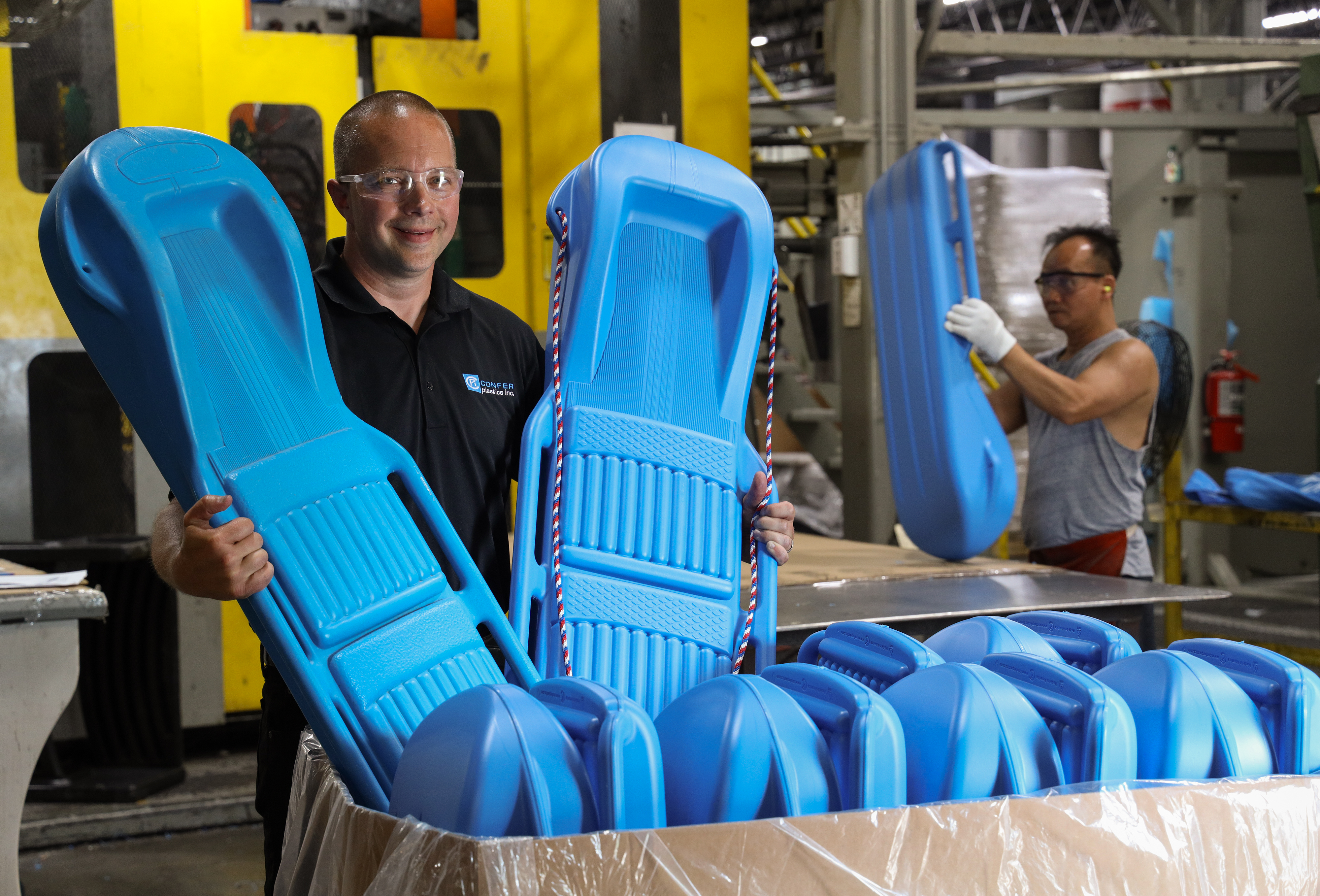 schneeページ An iconic Gen X snow sled makes a comeback | WXXI News