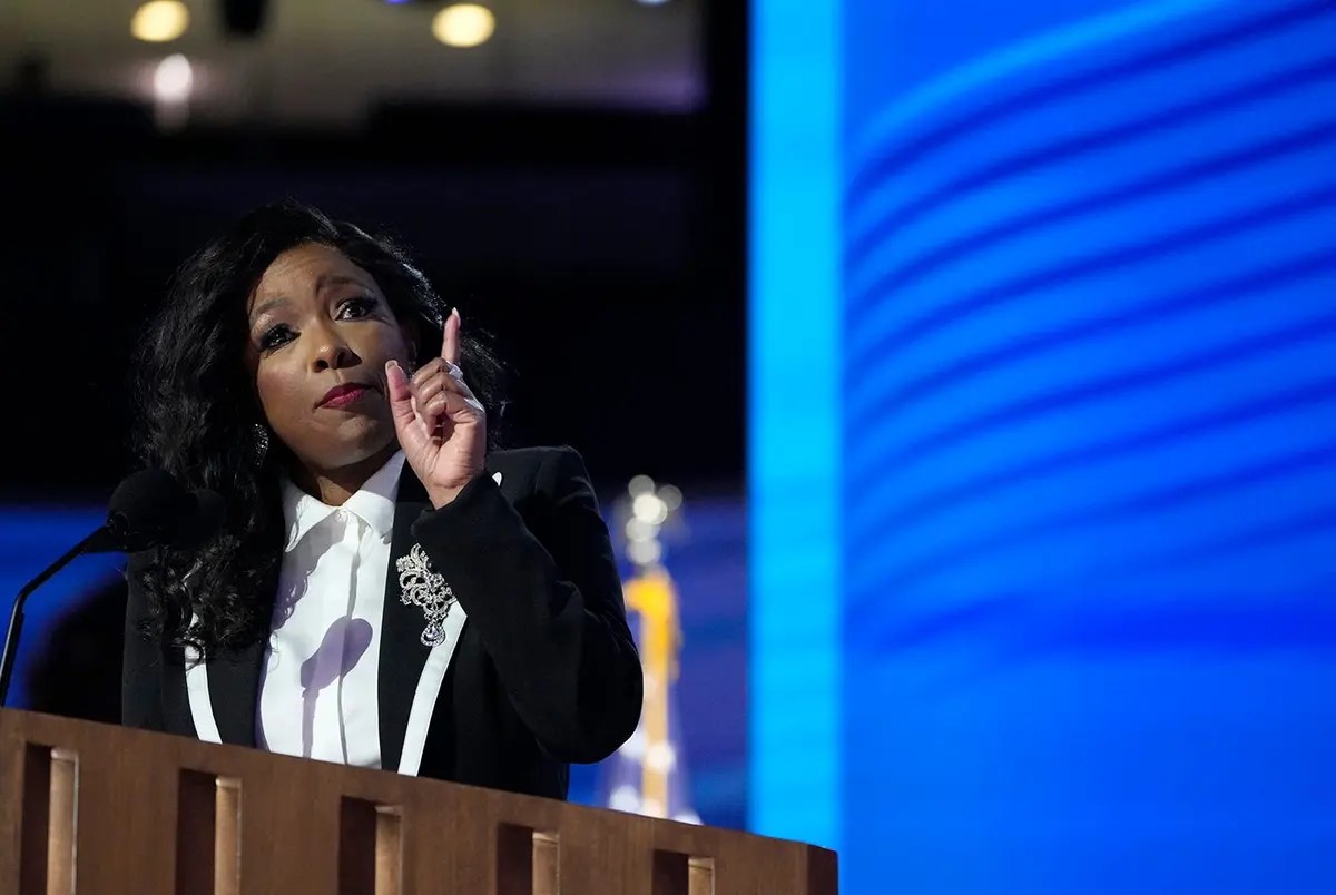 Jasmine Crockett at DNC says race is between career prosecutor and career  criminal | KERA News