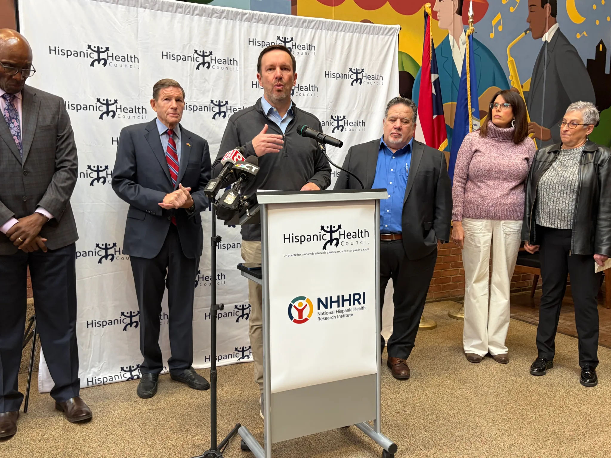 Trump's \, image size:2048x1536