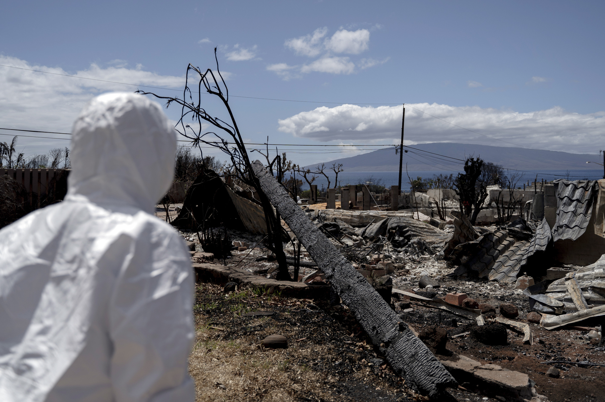 Health official reaffirms that Lāhainā residents should wear