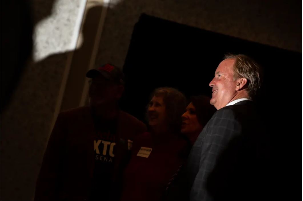 D.C.-based DOJ investigators take over corruption probe into Attorney General Ken Paxton - Vimarsana News