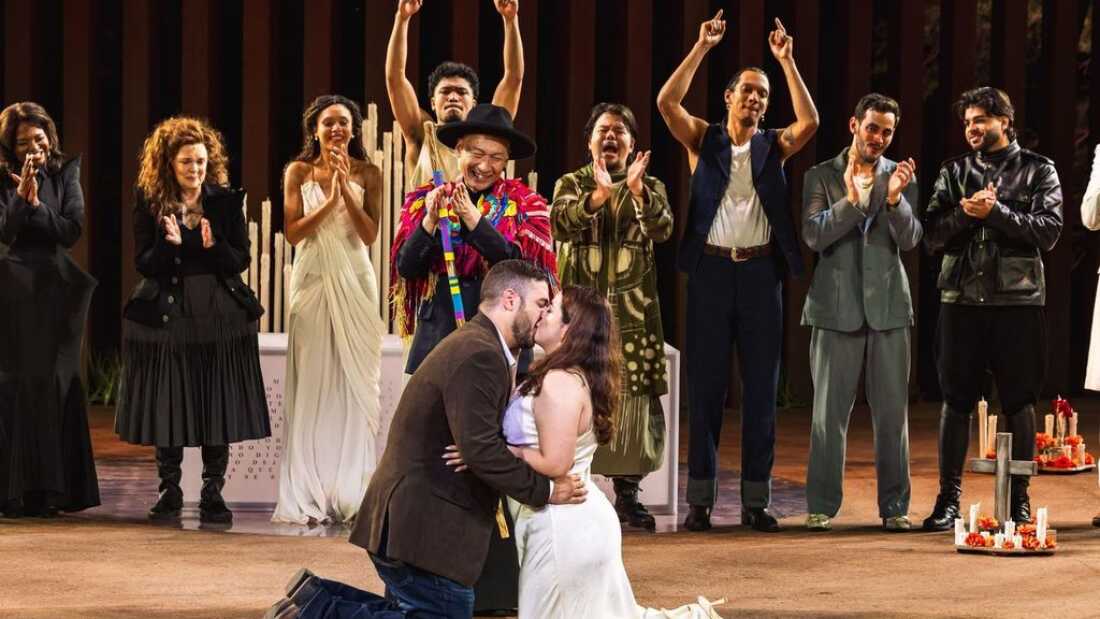 Oscar Diaz and Janelly Mendoza (kneeling), from Laredo, TX, were married on stage after a performance of Romeo and Juliet at the Public Theater's Delacorte Theater.