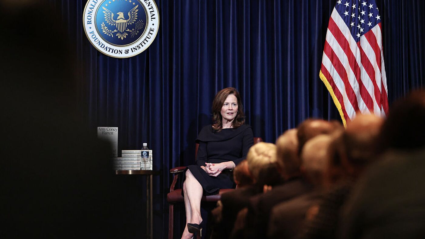 Las divulgaciones financieras de la Corte Suprema muestran los ingresos adicionales de los jueces: NPR