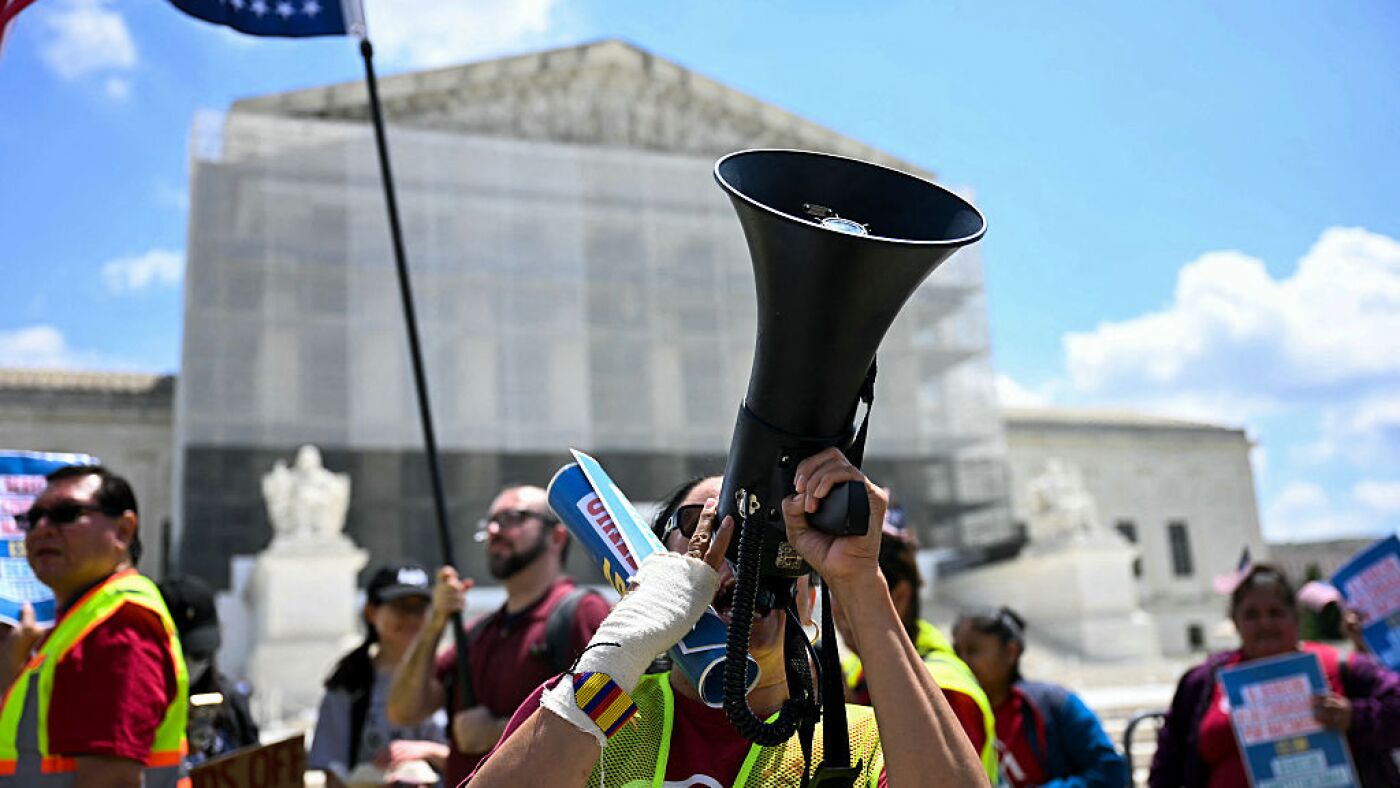 Doğuştan vatandaşlık hakkı Yüksek Mahkeme’ye giderken, işte Amerikalılar bu konuda ne düşünüyor?