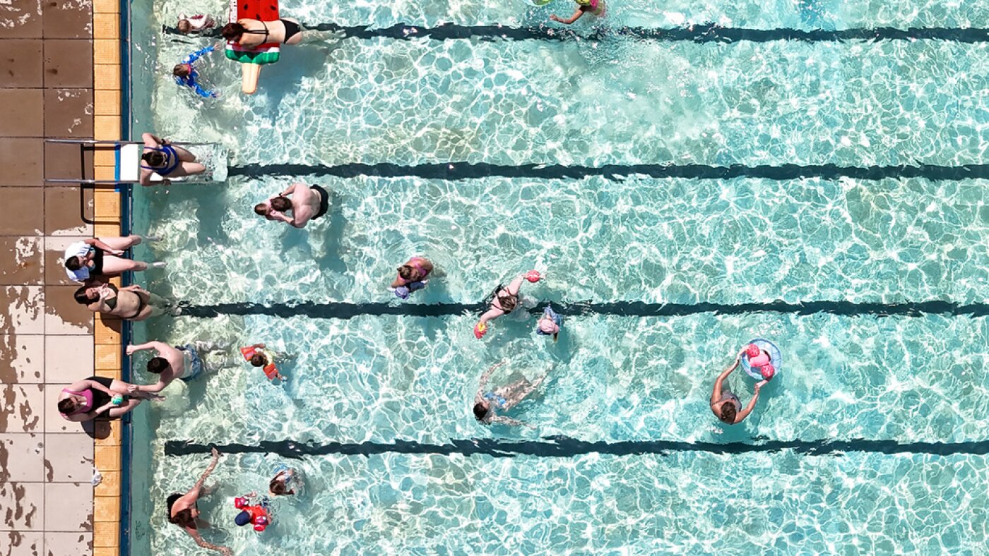 An exceptionally early heat wave shatters records and brings deaths in Europe