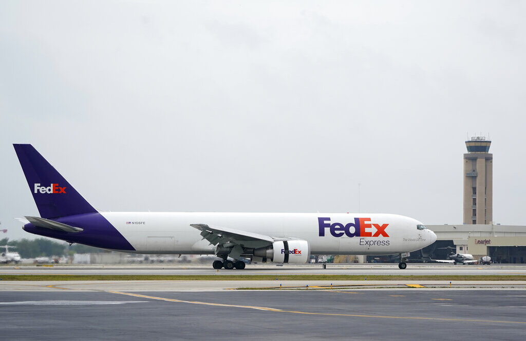 Earns FedEx