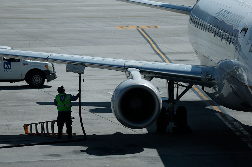 U.S. Holiday Airfares Rise as Jet Fuel Nears Record High