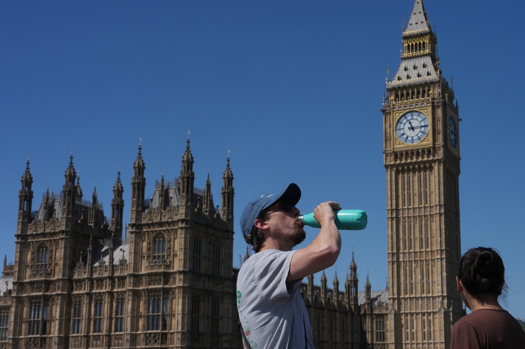 An exceptionally early heat wave shatters records and brings deaths in Europe