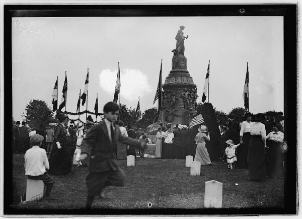 People attend the unveiling of a Confederate monument surrounded by U.S. and Confederate flags at Arlington Cemetery, Va., on June 4, 1914.