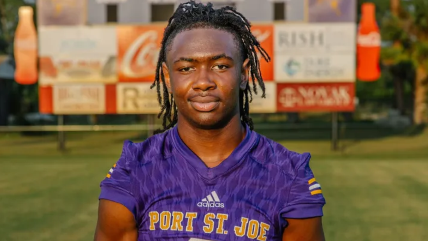 A Florida high school football player died after collapsing during a ...