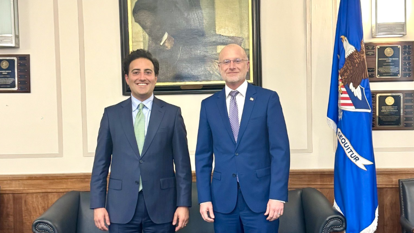 İki yerel televizyon devi birleşti. Daha sonra mahkeme devreye girdi