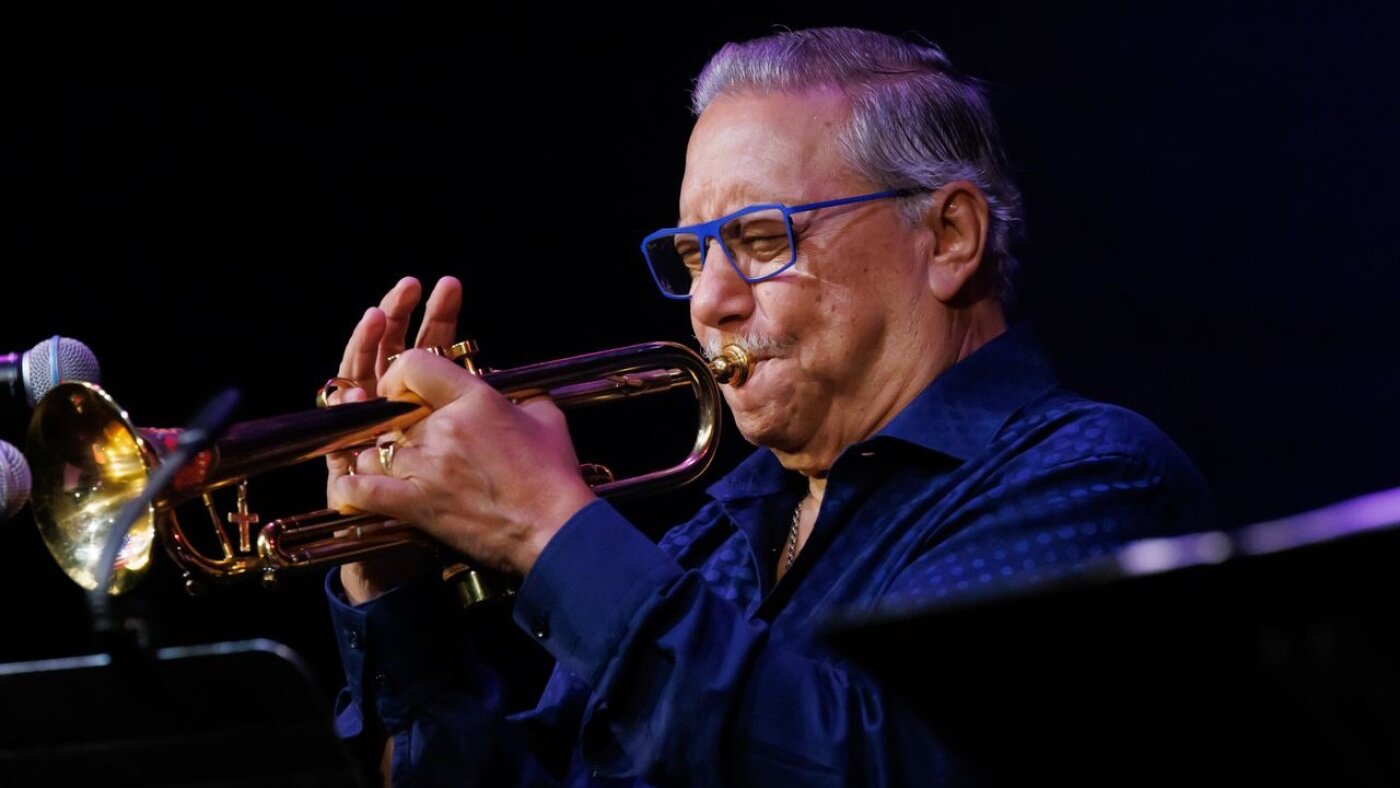Arturo Sandoval fusiona historia y pensamiento de futuro en “SANGÚ” : NPR

 |