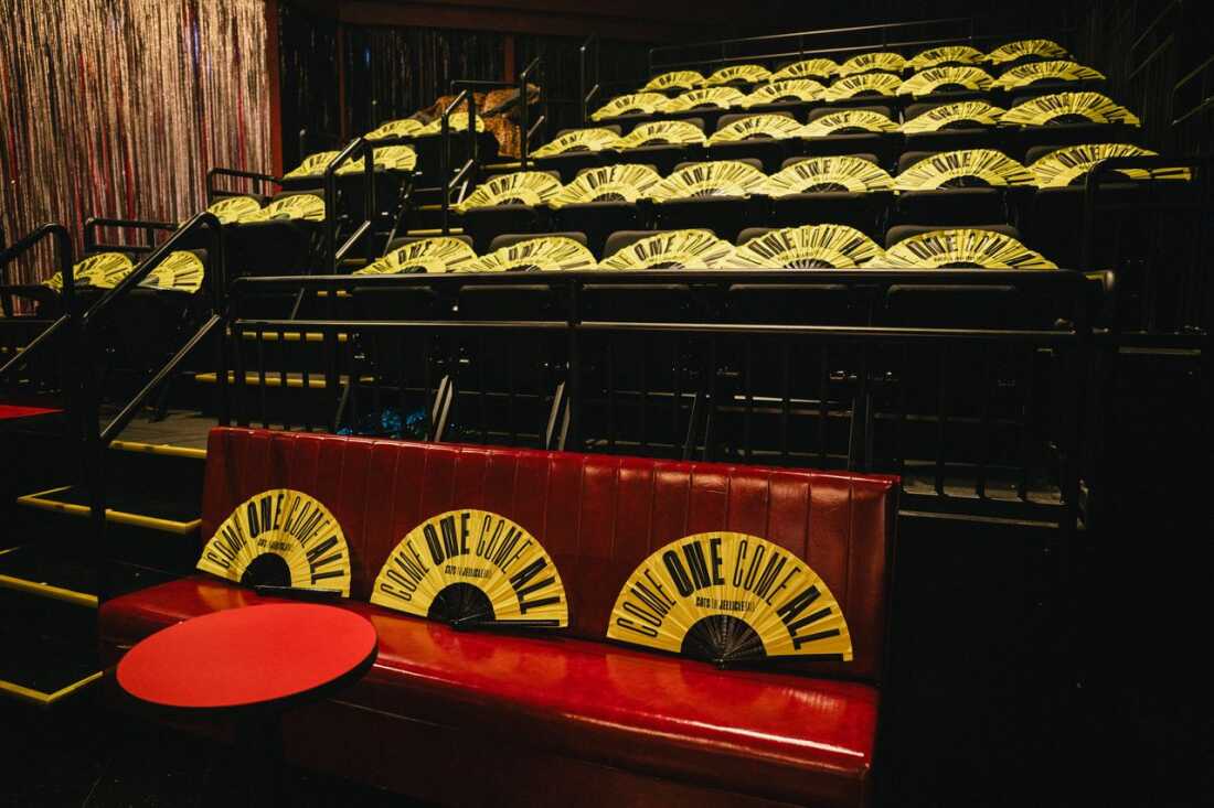 On the first night of previews, everyone in the CATS: The Jellicle Ball audience received a free fan.