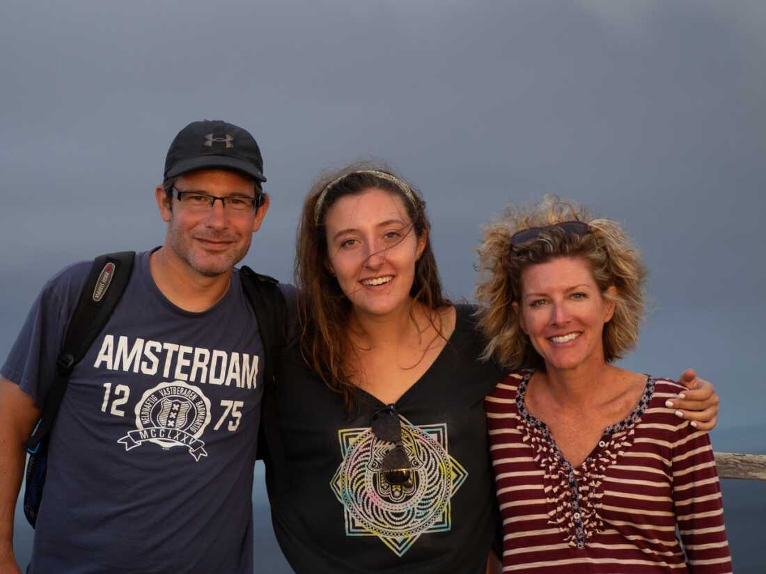 Sophie Rottenberg with her parents, Jonathan Rottenberg and Laura Reiley.