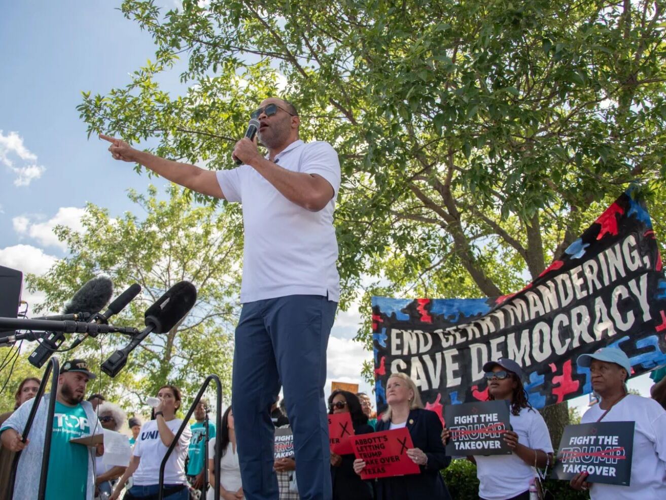 North Texans, Democrats rally ahead of redistricting hearing at UTA