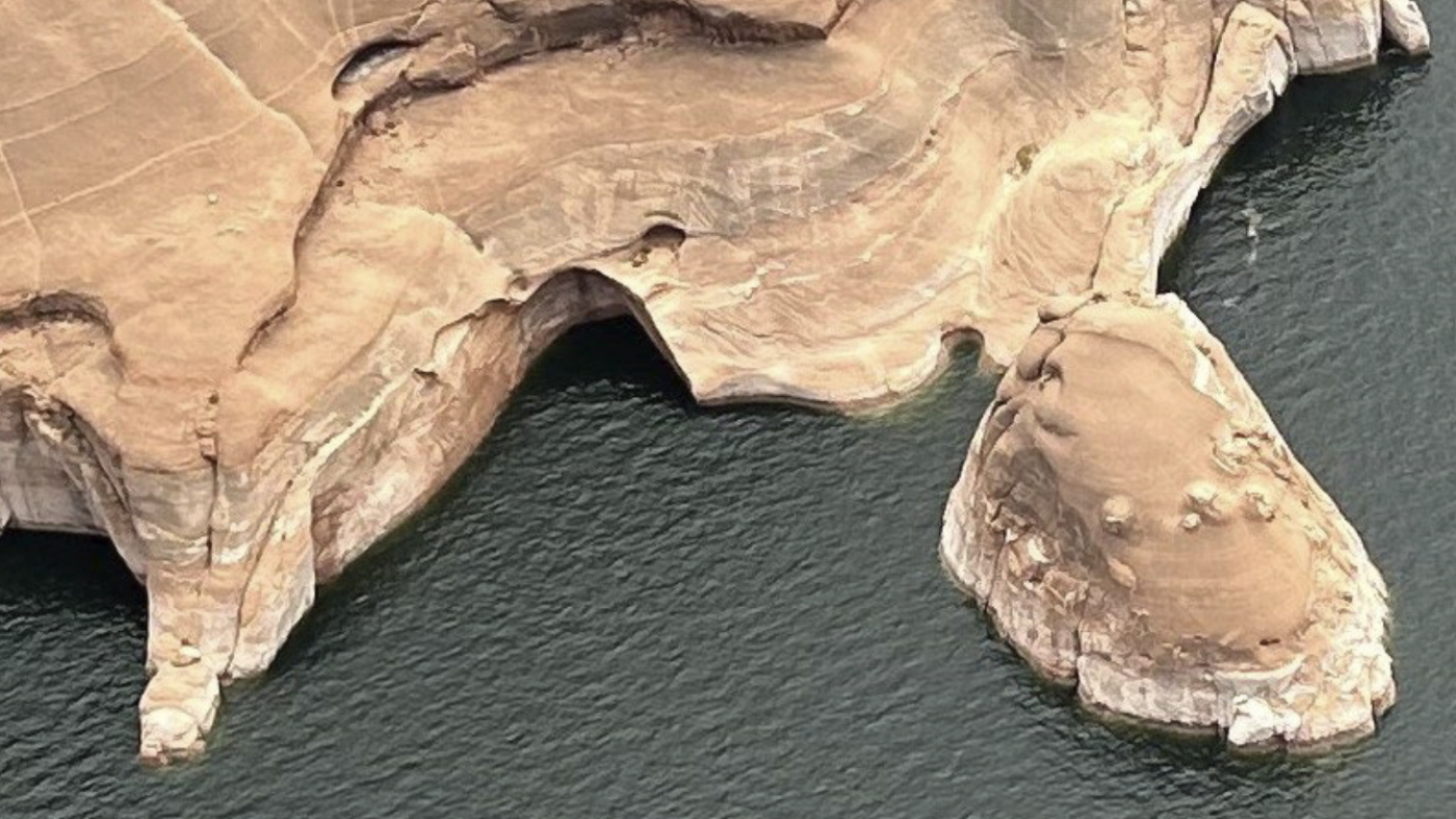 Eine geologische Formation namens „Double Arch“ im Süden Utahs ist ...