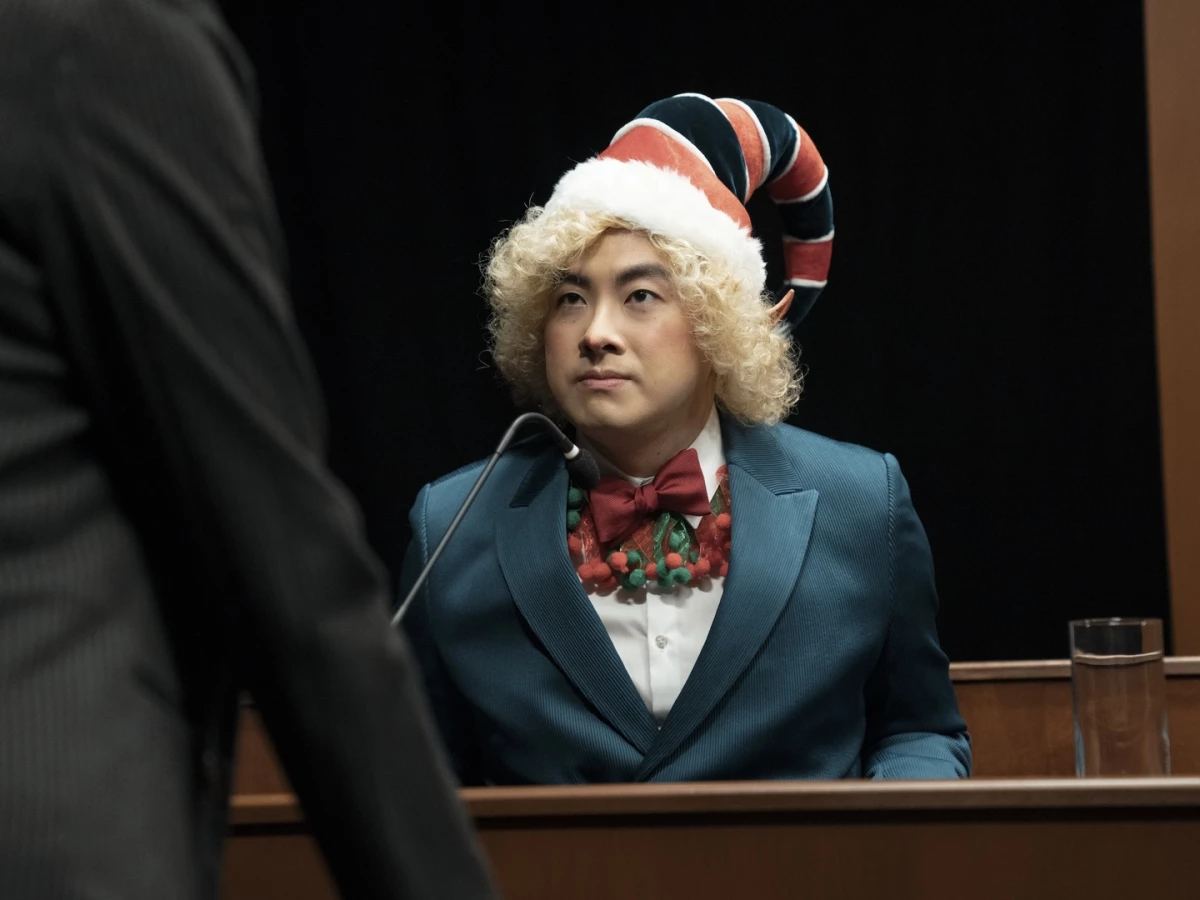 Bowen Yang in Fantasmas.