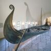 Norveç'in Oslo kentindeki eski Viking Gemi Müzesi'ndeki Oseberg Gemisi.