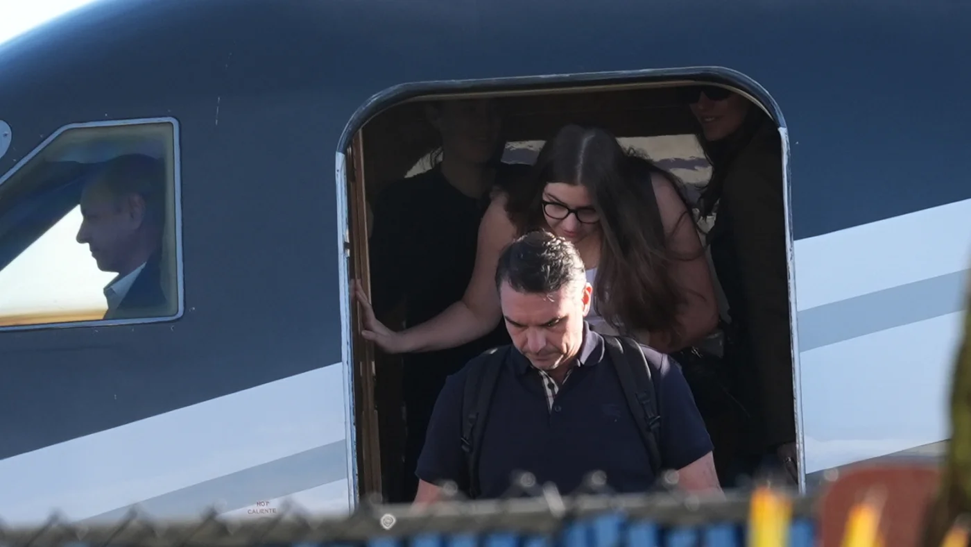 Flávio Bolsonaro Lands in Miami After Brazil Election Defeat