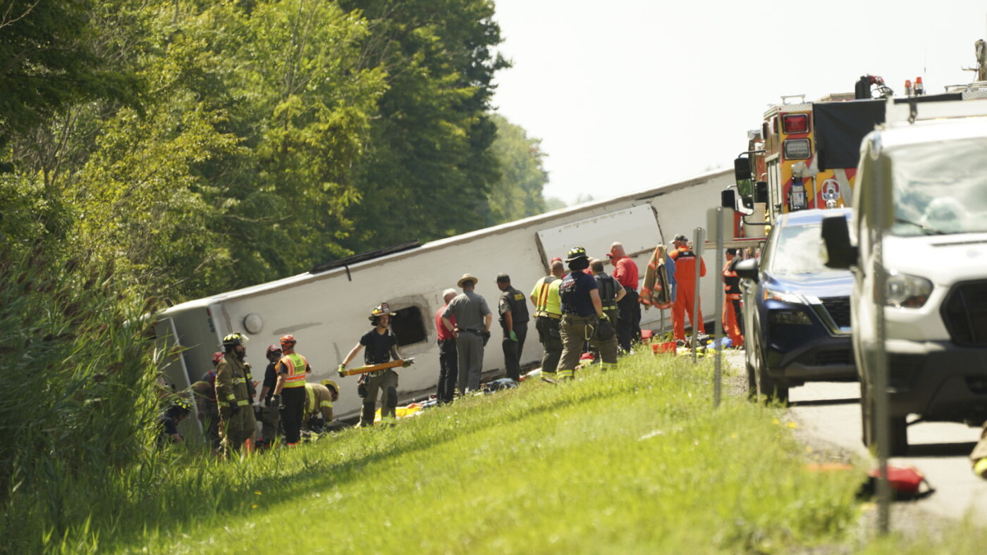 New York tour bus crash on highway leaves 5 passengers dead : NPR