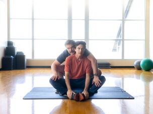 Jason Bateman and David Harbour in <em>DTF St. Louis.</em>