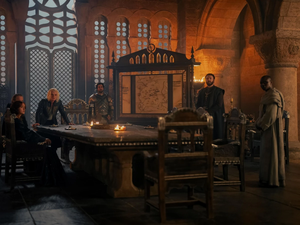 Alicent (Olivia Cooke), Otto Hightower (Rhys Ifans), Aegon II (Tom Glynn-Carney), Criston Cole (Fabien Frankel), Ironrod (Paul Kennedy), and Orwyle (Kurt Egyiawan).