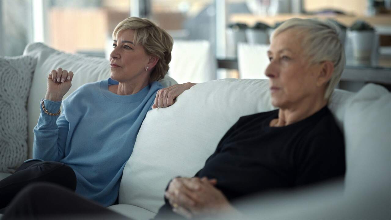 Tennis rivals Chris Evert & Martina Navratilova team up against cancer