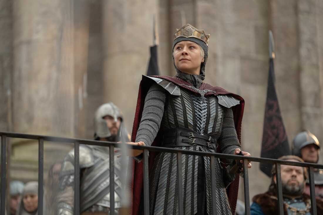 Rhaenyra (Emma D'Arcy).