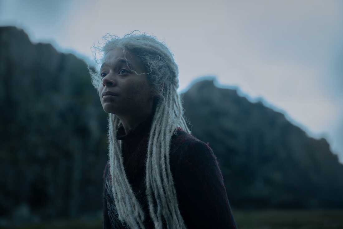 Rhaena (Phoebe Campbell).