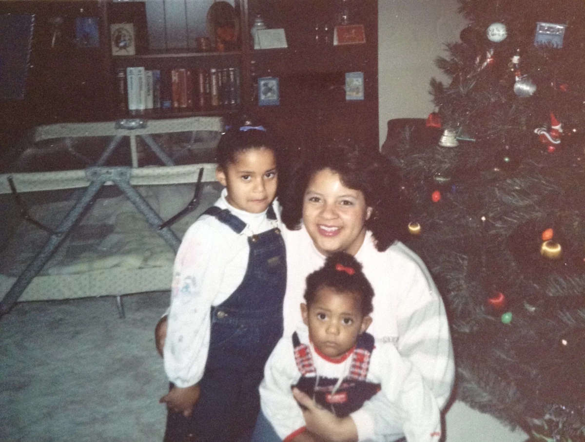 Ashley Blas (left), her mother Doris Arrington (middle) and her sister Angela in 1988.