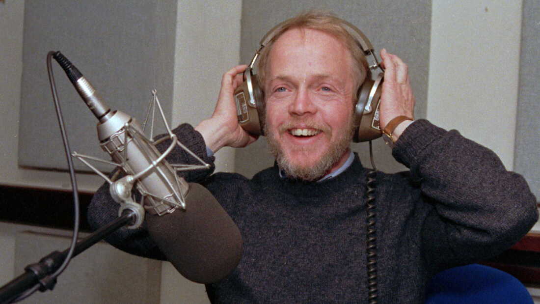 Noah Adams adjusts his headphones in the National Public Radio studio in Washington Feb.16, 1987