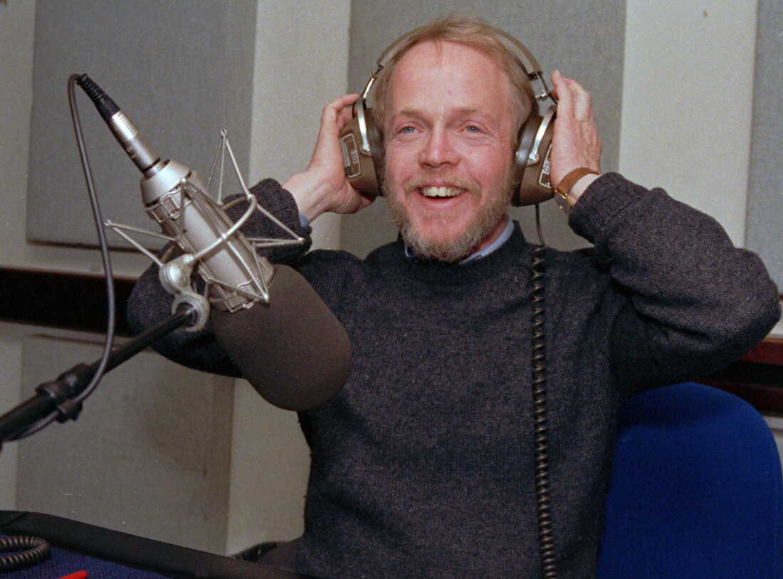 Noah Adams adjusts his headphones in the National Public Radio studio in Washington Feb.16, 1987